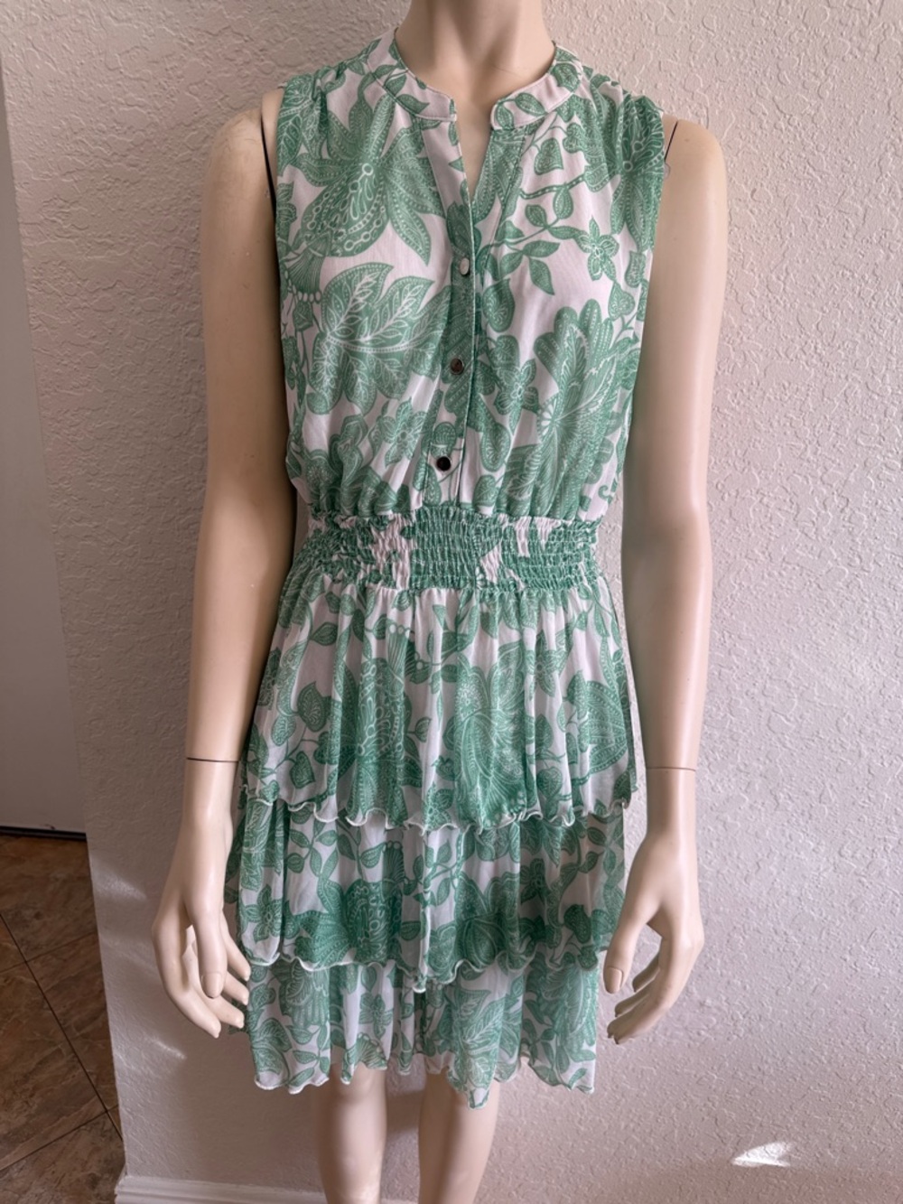 Sleeveless Green Leaf Print Tiered Mini Dress (preowned)